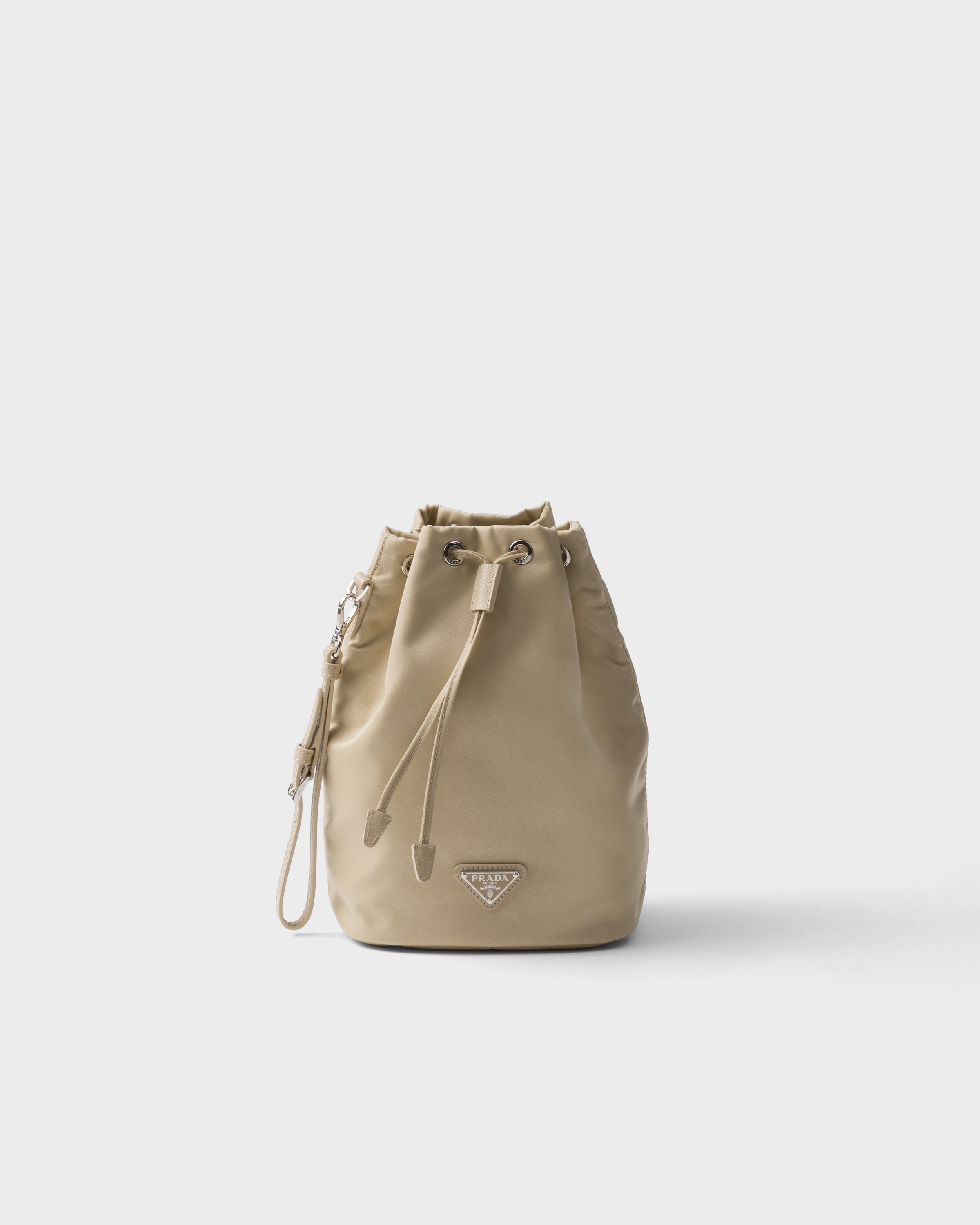 Косметичка из переработанного нейлона Prada, бежевый
Косметичка из переработанного нейлона Prada, бежевый