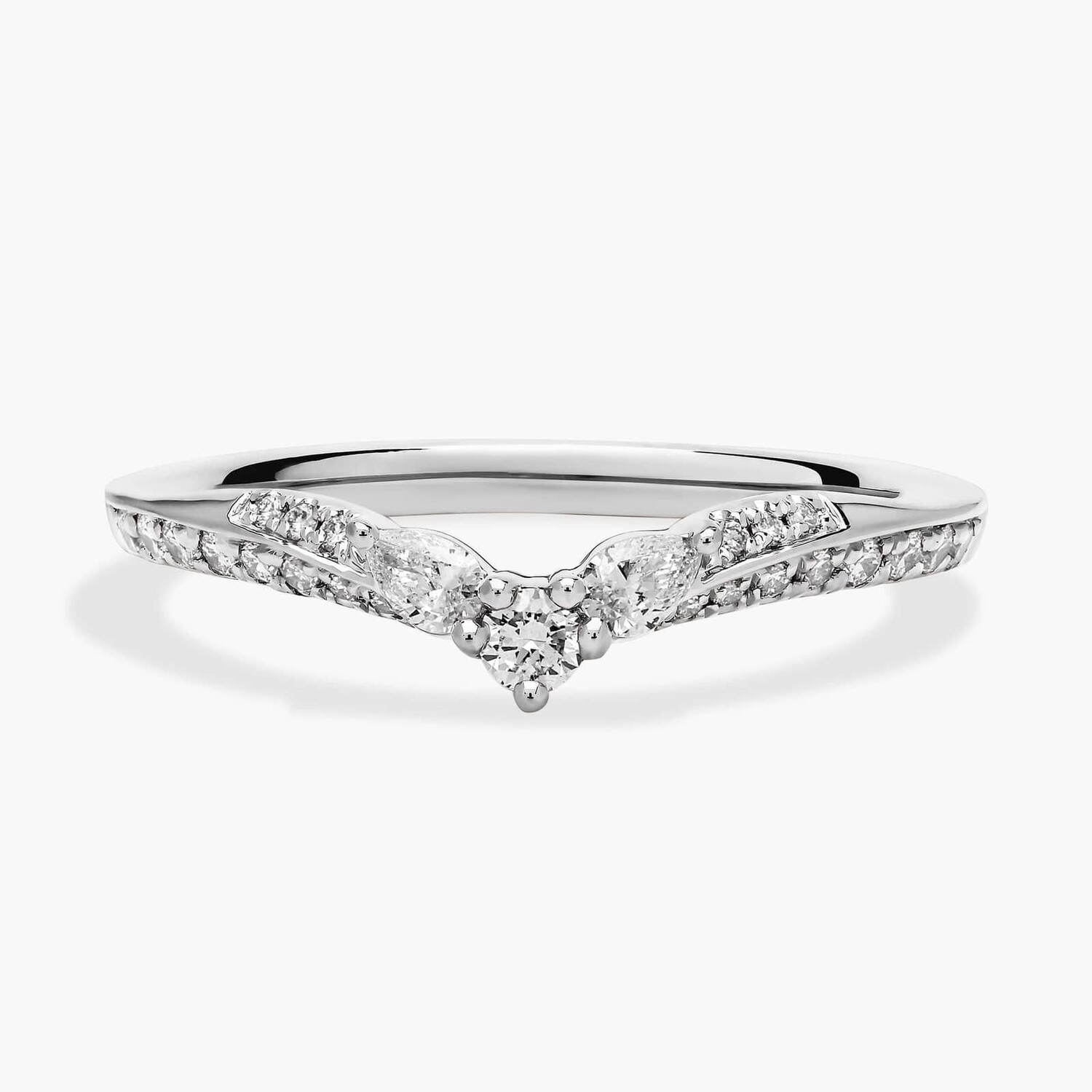 Романтичное кольцо с бриллиантами в форме крылатой груши из 18-каратного белого золота (1/3 карата). Blue Nile