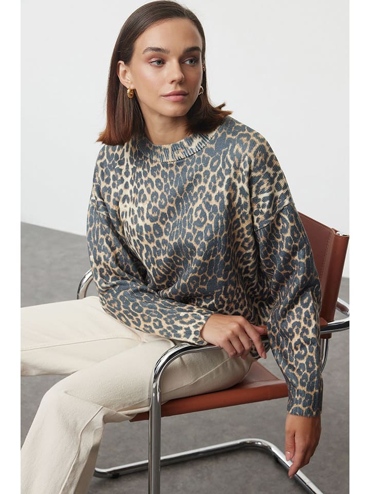 Trendyol Свитер бежево-серого цвета
Trendyol Свитер бежево-серого цвета