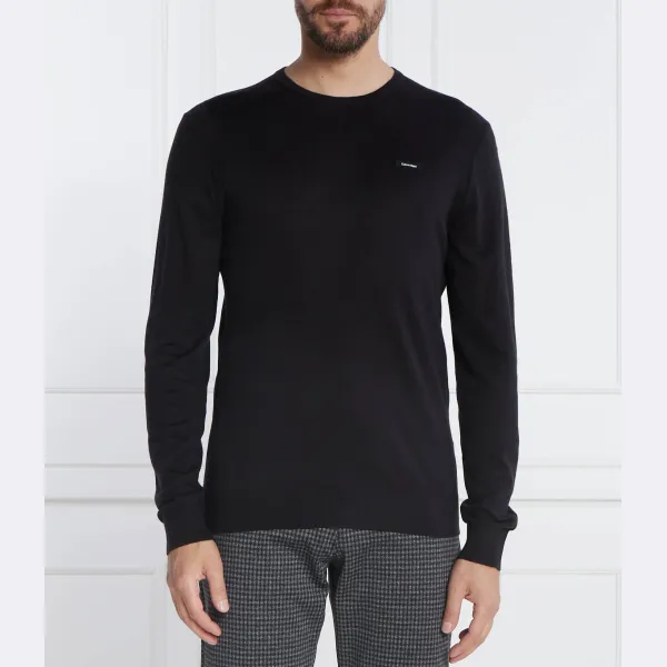 Облегающий свитер из смесового шелка с добавлением шелка Calvin Klein, черный
Облегающий свитер из смесового шелка с добавлением шелка Calvin Klein, черный