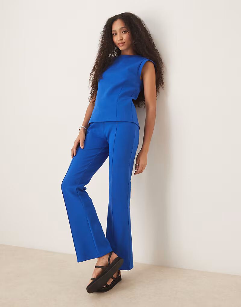 Расклешенные брюки из ткани интерлок с декоративными швами темно-синего цвета Asos Design
Расклешенные брюки из ткани интерлок с декоративными швами темно-синего цвета Asos Design