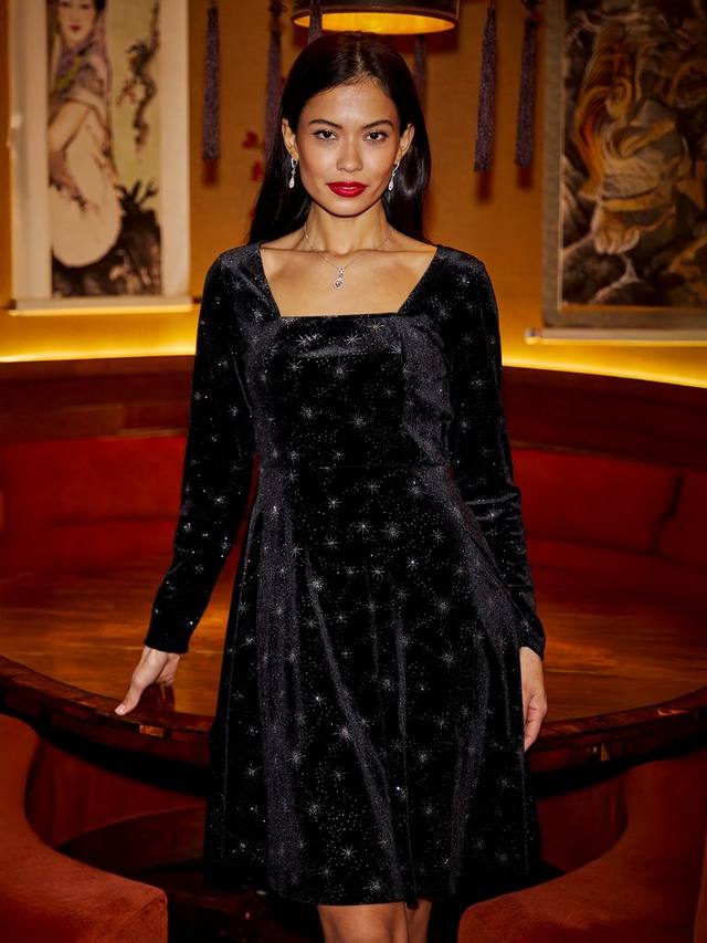 Платье-клеш длиной до колена Yumi
Платье-клеш длиной до колена Yumi