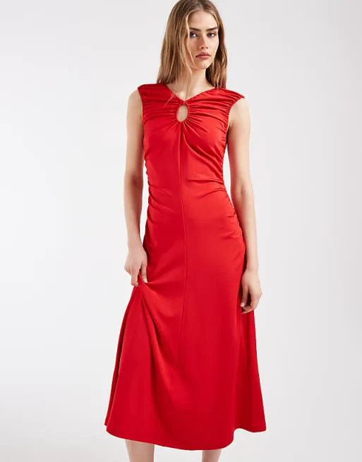 Красное платье миди без рукавов со сборками и каплевидной каплей & Other Stories
Красное платье миди без рукавов со сборками и каплевидной каплей & Other Stories