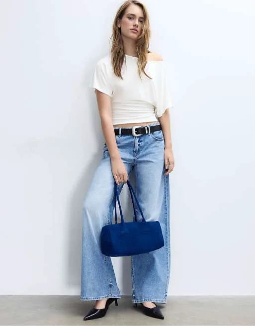 Белая футболка с короткими рукавами и вырезом-лодочкой Stradivarius
Белая футболка с короткими рукавами и вырезом-лодочкой Stradivarius