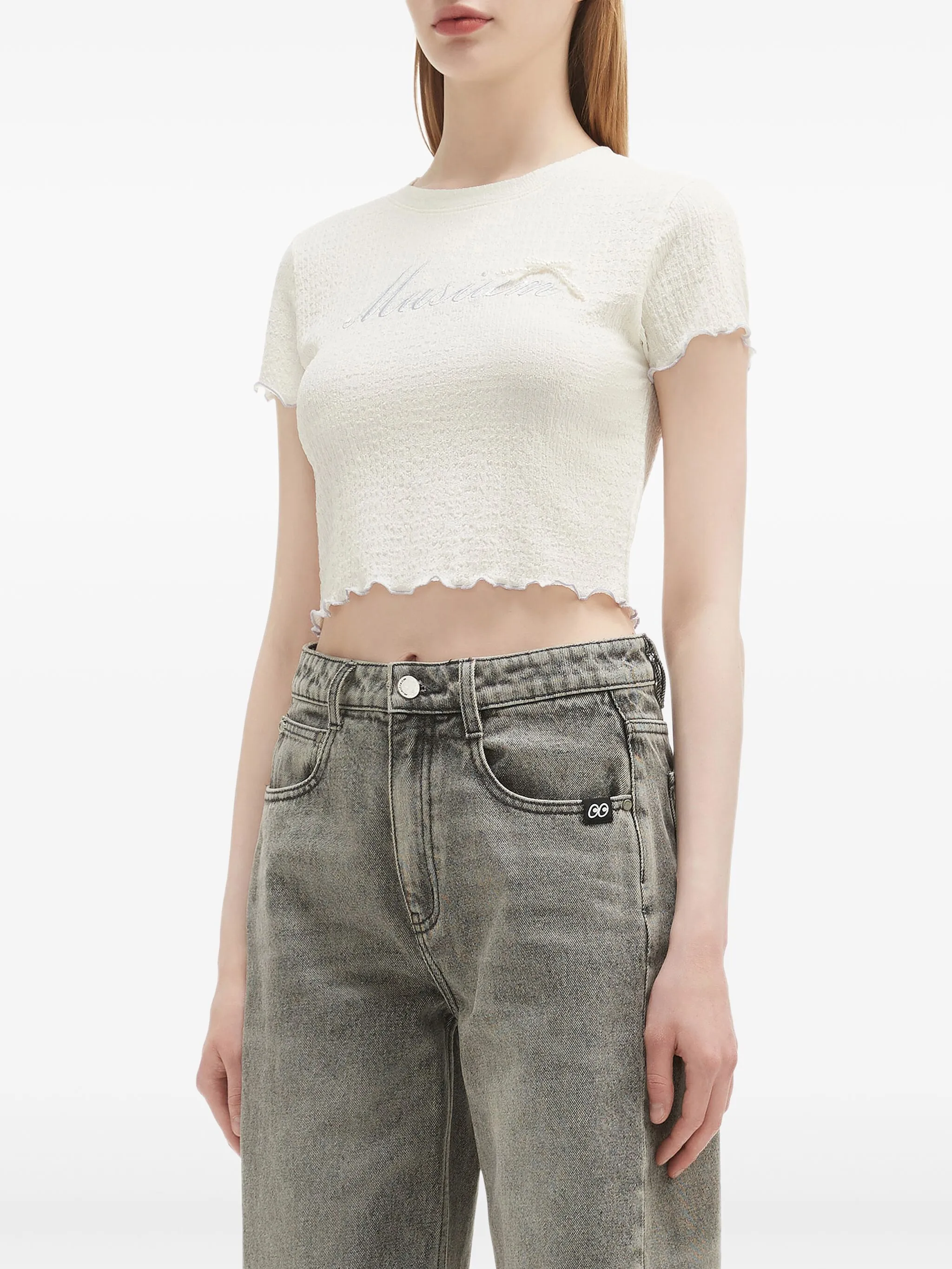 Укороченный топ с вышитым логотипом Musium Div., белый
Укороченный топ с вышитым логотипом Musium Div., белый