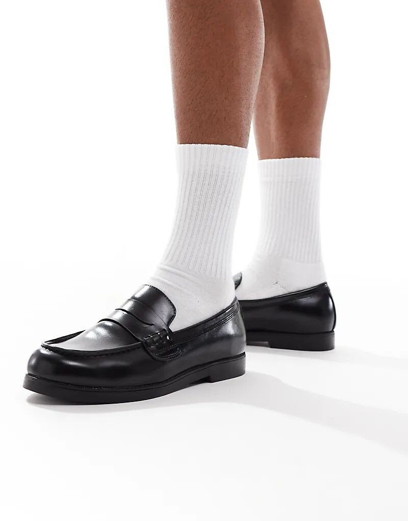 Лоферы Bershka на тонкой подошве черного цвета
Лоферы Bershka на тонкой подошве черного цвета