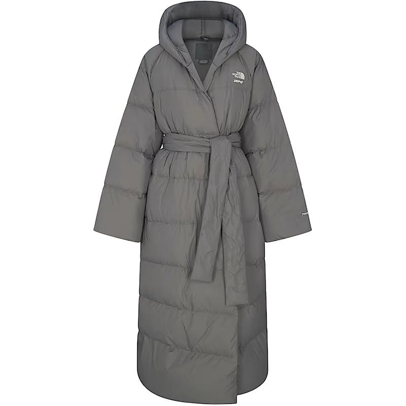 Женская парка-халат SKIMS Nuptse FW25 Wrap Parka Coat The North Face, sk gunmetal серый
Женская парка-халат SKIMS Nuptse FW25 Wrap Parka Coat The North Face, sk gunmetal серый