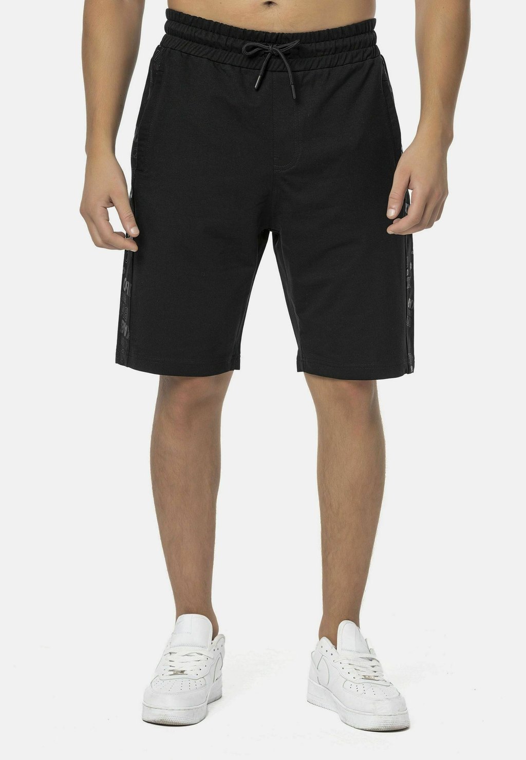 Шорты Tracksuit bottoms Cipo & Baxx, черный
Шорты Tracksuit bottoms Cipo & Baxx, черный