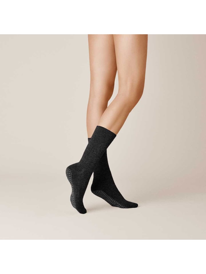 Носки Homesocks без резиновых нитей черного цвета Kunert
Носки Homesocks без резиновых нитей черного цвета Kunert