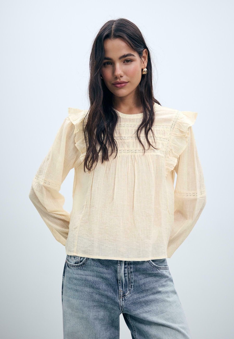 Блуза Stradivarius RUFFLED WITH TRIM, Beige
Блуза Stradivarius RUFFLED WITH TRIM, Beige
