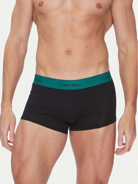 Комплект из 3 трусов-боксеров LV00NB4230 Calvin Klein Underwear, черный
Комплект из 3 трусов-боксеров LV00NB4230 Calvin Klein Underwear, черный
