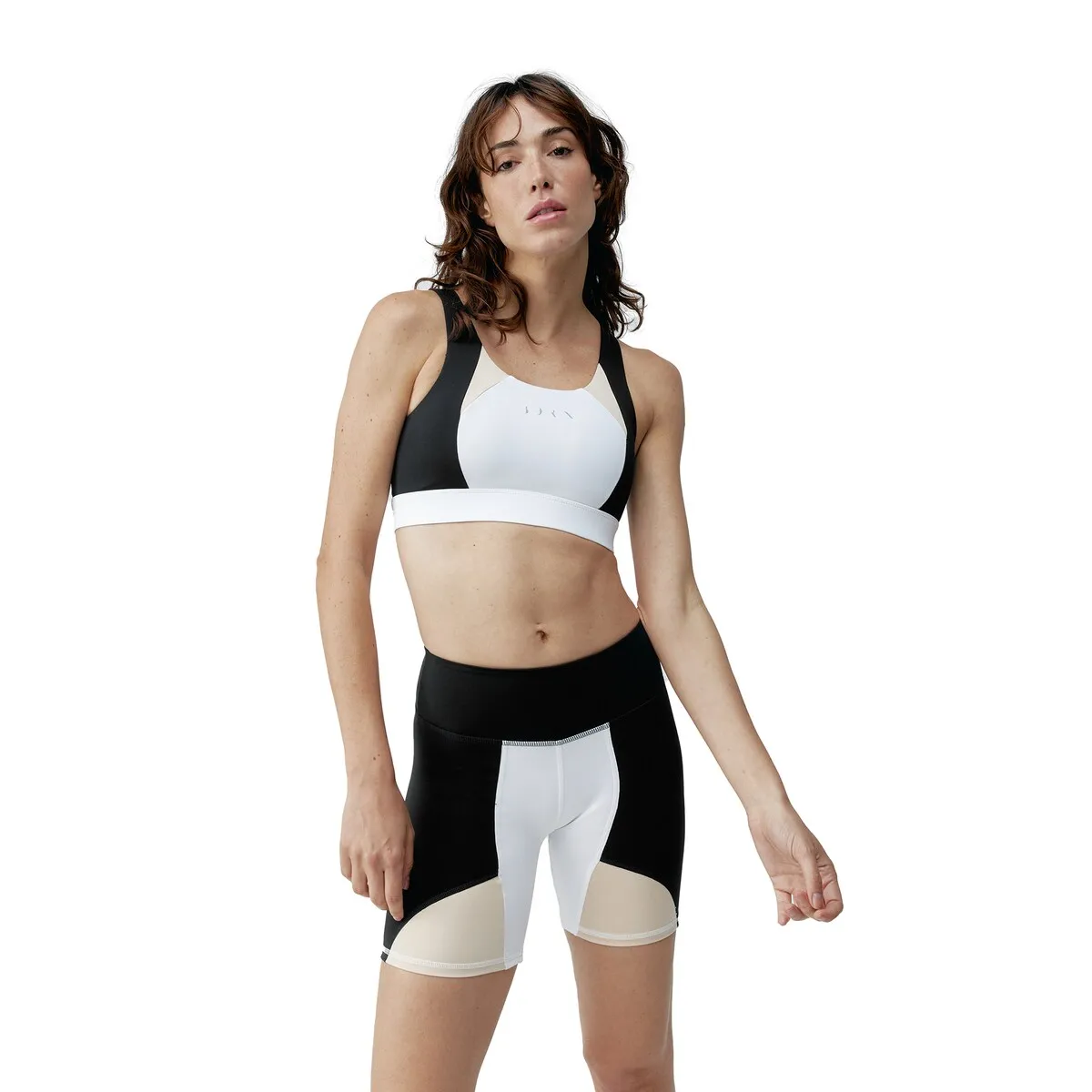 Darana Born Living Yoga Женский спортивный топ, черный/белый
Darana Born Living Yoga Женский спортивный топ, черный/белый