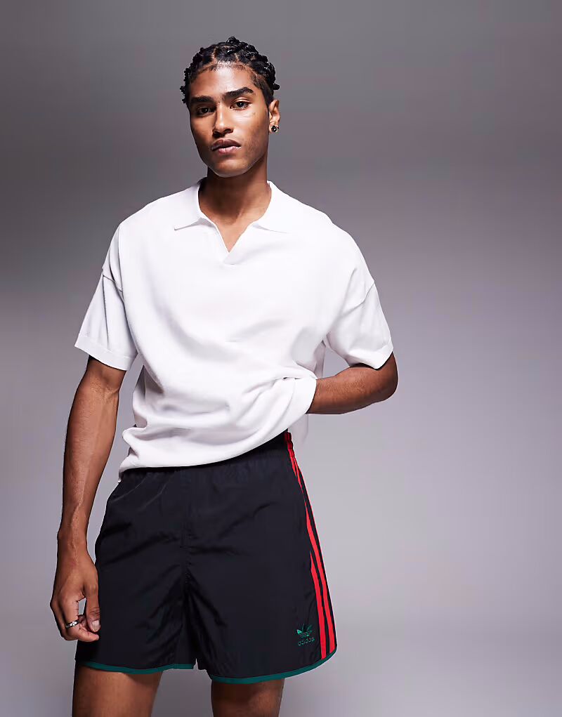 Шорты Sprinter черного и красного цветов Adidas Originals
Шорты Sprinter черного и красного цветов Adidas Originals