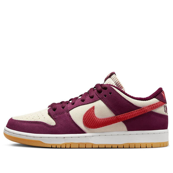 Кроссовки sb dunk low Nike, белый
Кроссовки sb dunk low Nike, белый