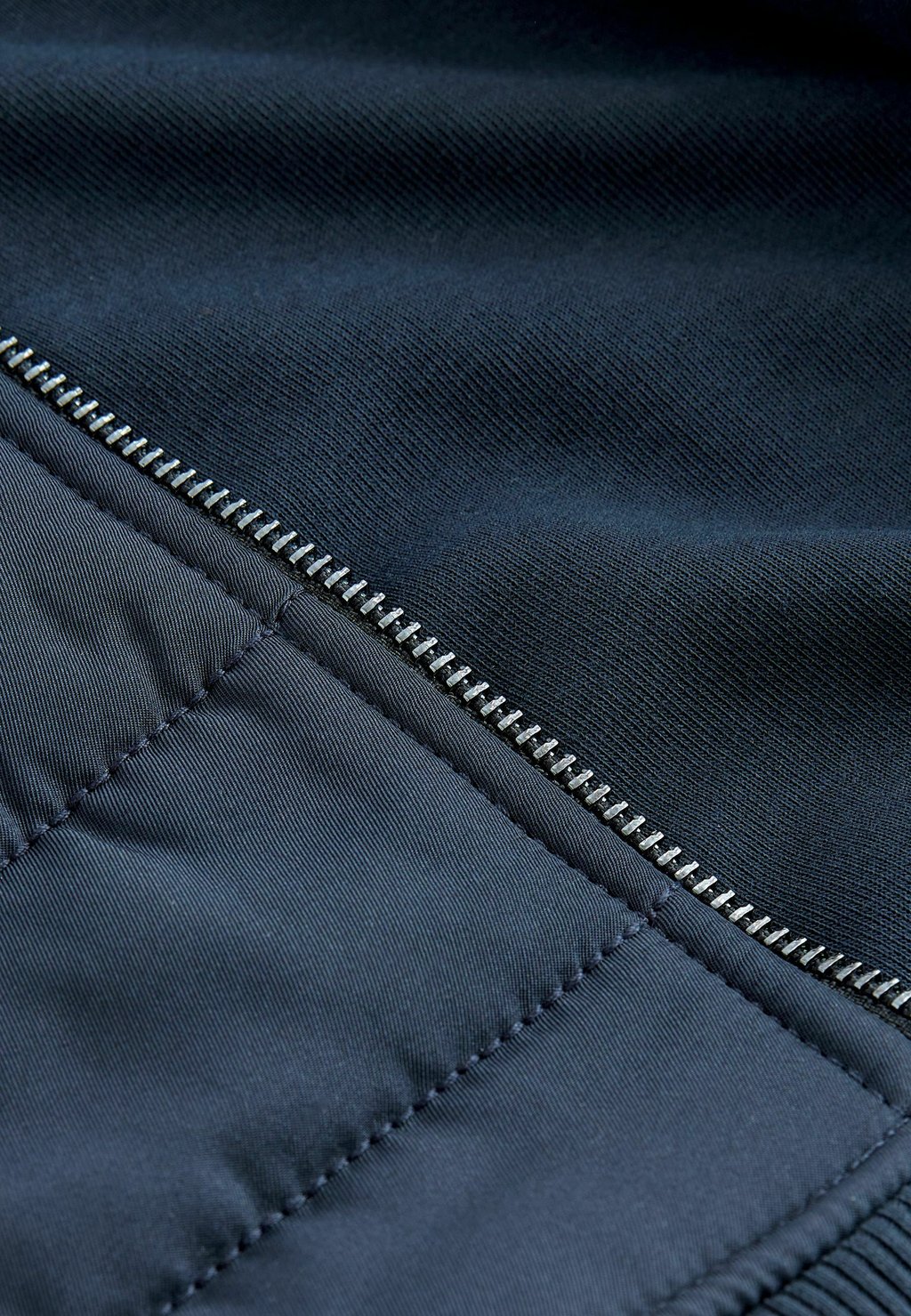 Жилет REGULAR FIT HYBRID Next, синий
Жилет REGULAR FIT HYBRID Next, синий