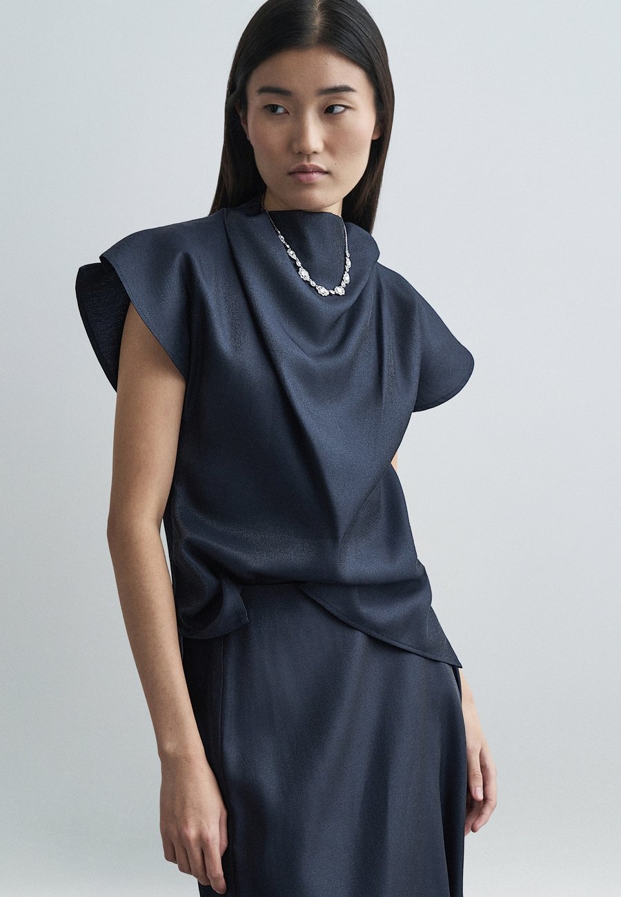 Блуза Tiger of Sweden LEI, Light Ink/Dark Blue
Блуза Tiger of Sweden LEI, Light Ink/Dark Blue