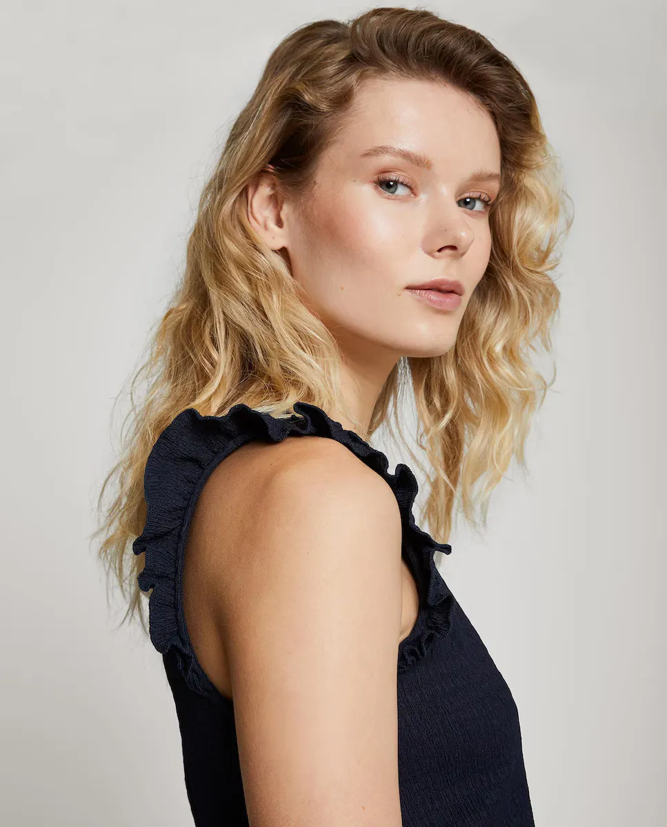 Женская футболка с рюшами на бретелях Trucco, темно-синий
Женская футболка с рюшами на бретелях Trucco, темно-синий