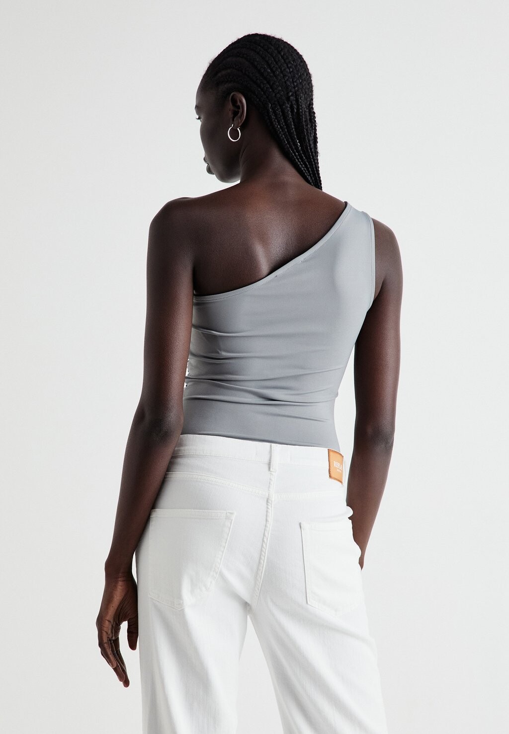 Топ VMMADELYNN ONE SHOULDER Aware, серый
Топ VMMADELYNN ONE SHOULDER Aware, серый