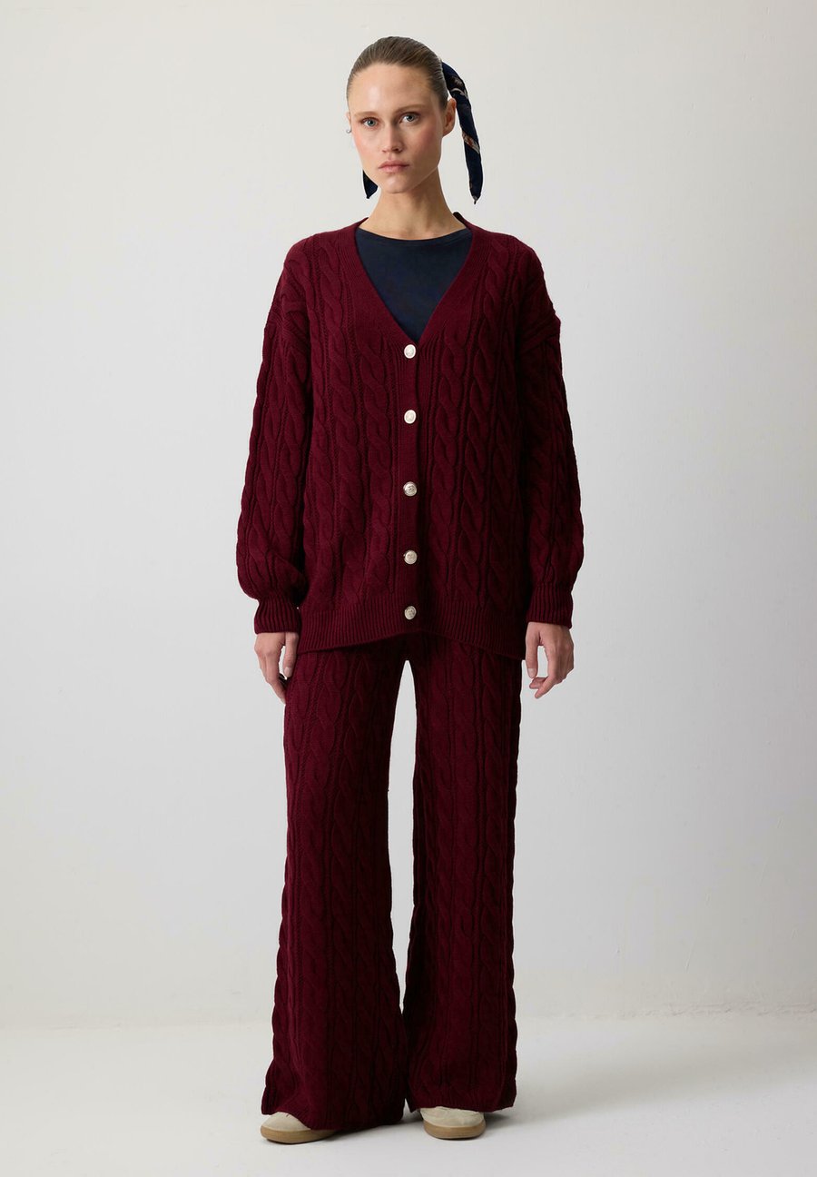 Кардиган Touché Privé SET, Burgundy/Bordeaux
Кардиган Touché Privé SET, Burgundy/Bordeaux