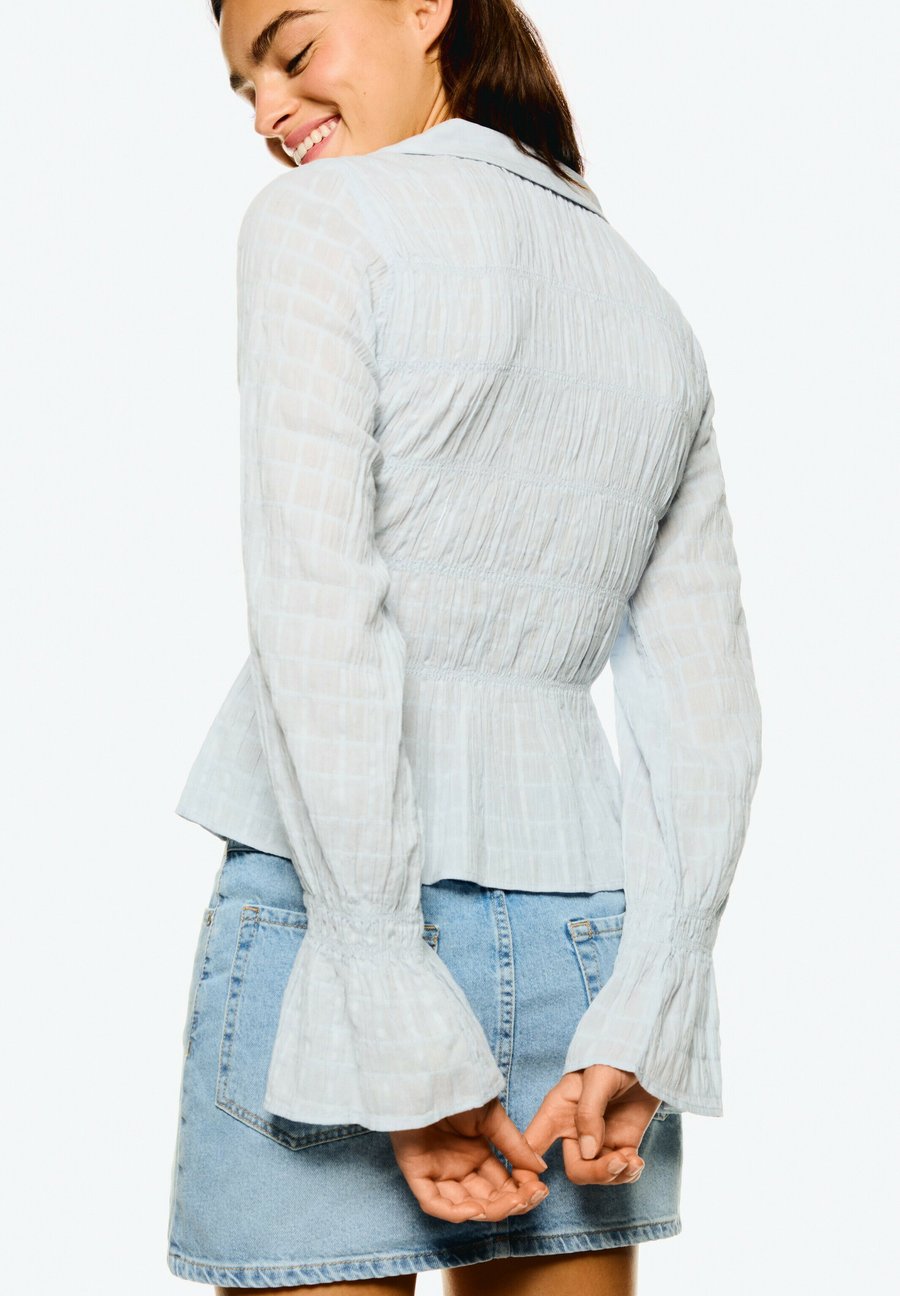 Блуза Bershka RUSTIC GATHERED, Light Blue
Блуза Bershka RUSTIC GATHERED, Light Blue