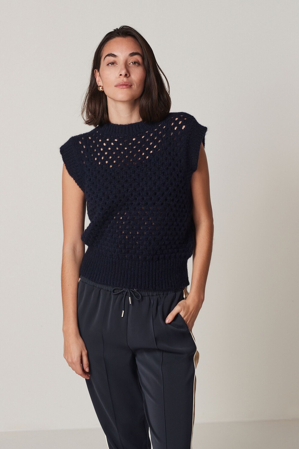 Футболка без рукавов с круглым вырезом и открытой строчкой Next, синий 
Футболка без рукавов с круглым вырезом и открытой строчкой Next, синий