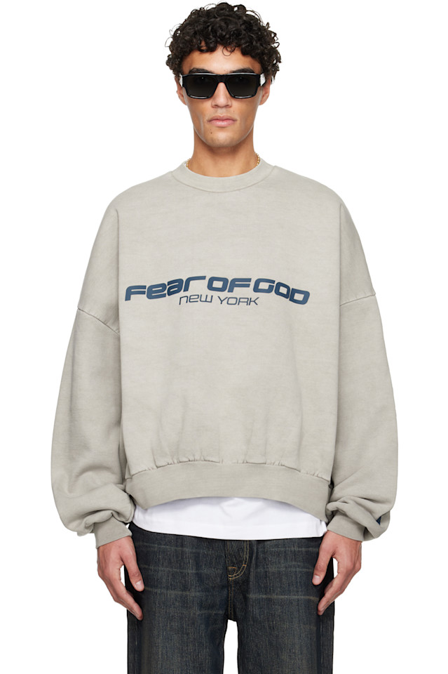 Fear Of God Essentials Серая праздничная укороченная свободная толстовка из плотного флиса
Fear Of God Essentials Серая праздничная укороченная свободная толстовка из плотного флиса