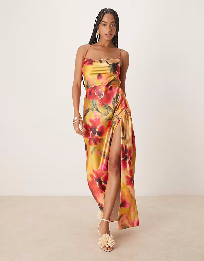 Платье макси Hope & Ivy из атласа с перекрещивающимися складками на спине с желтым цветочным принтом
Платье макси Hope & Ivy из атласа с перекрещивающимися складками на спине с желтым цветочным принтом
