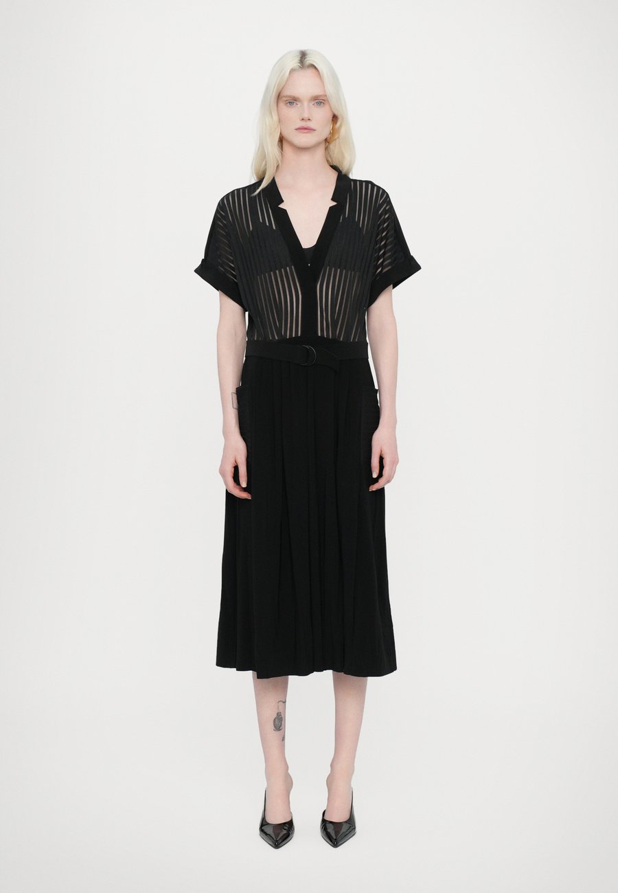 Платье Norma Kamali GERALYN SHORT SLEEVE DRESS TO MIDCALF, Black
Платье Norma Kamali GERALYN SHORT SLEEVE DRESS TO MIDCALF, Black