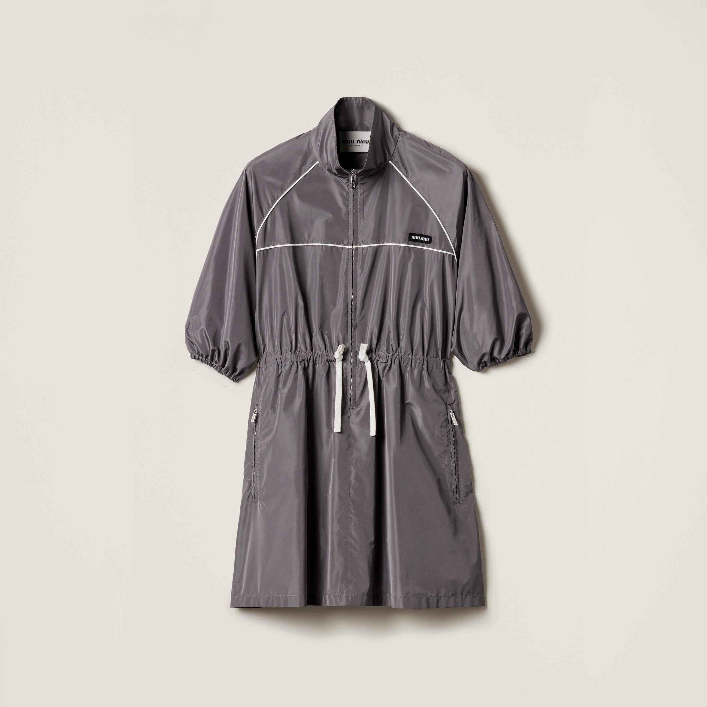 Мини-платье из технического шелка MIU MIU, алюминий
Мини-платье из технического шелка MIU MIU, алюминий