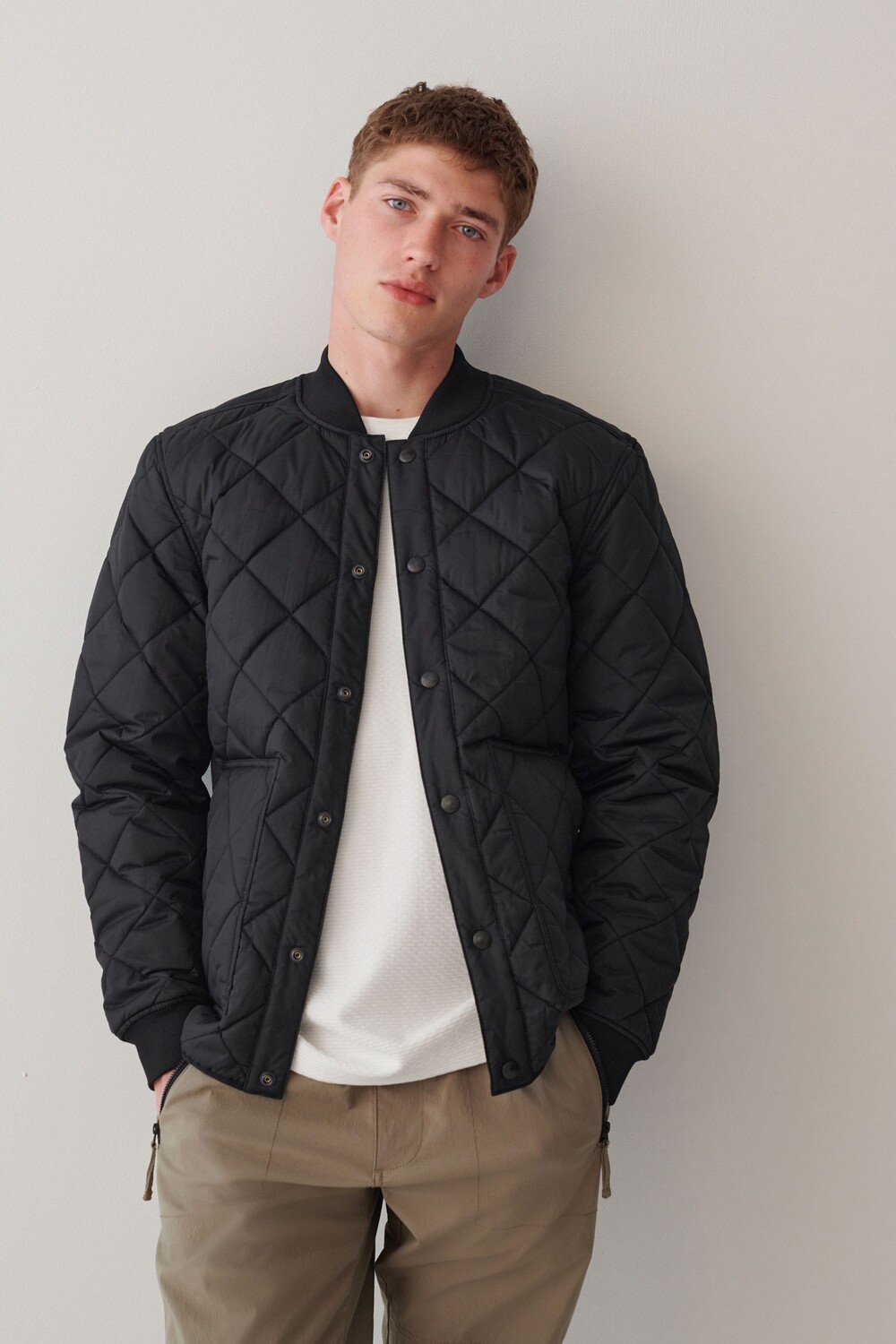 Бомбер с ромбовидной стежкой Next, черный
Бомбер с ромбовидной стежкой Next, черный