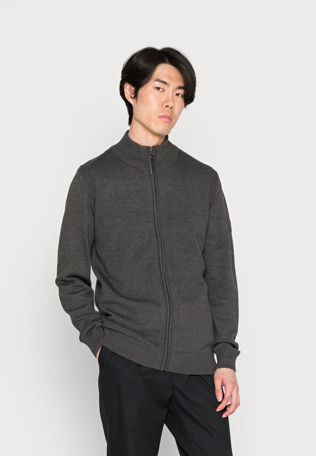 Кардиган VINCENZO INDICODE JEANS, темно-серый
Кардиган VINCENZO INDICODE JEANS, темно-серый