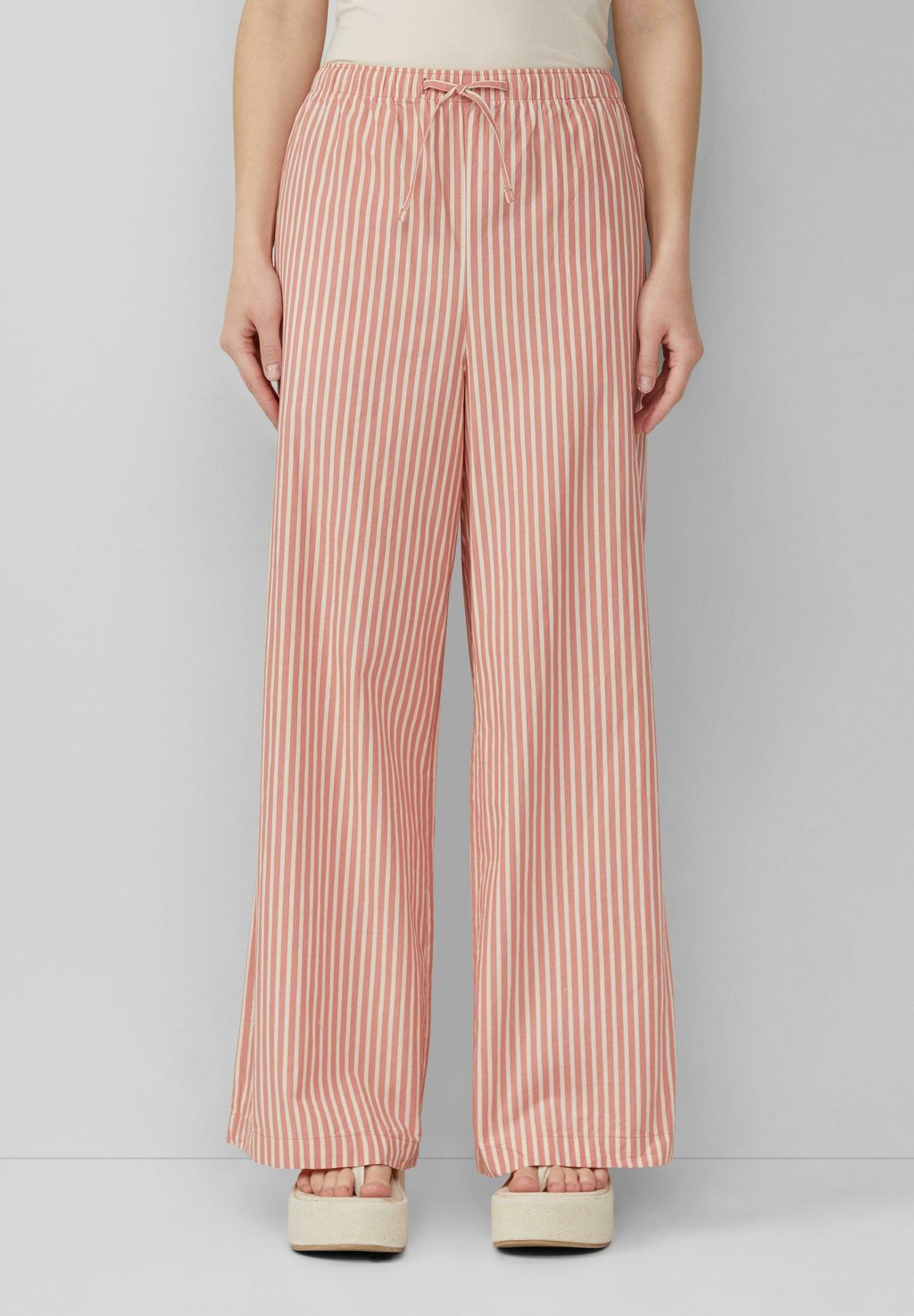 Брюки STREIFEN MIT WEITEM BEIN QS, лосось
Брюки STREIFEN MIT WEITEM BEIN QS, лосось