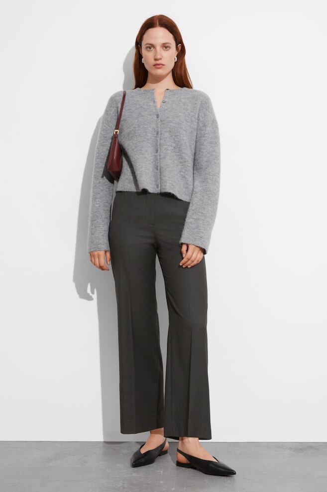 Элегантные брюки укороченной длины & Other Stories, серый
Элегантные брюки укороченной длины & Other Stories, серый