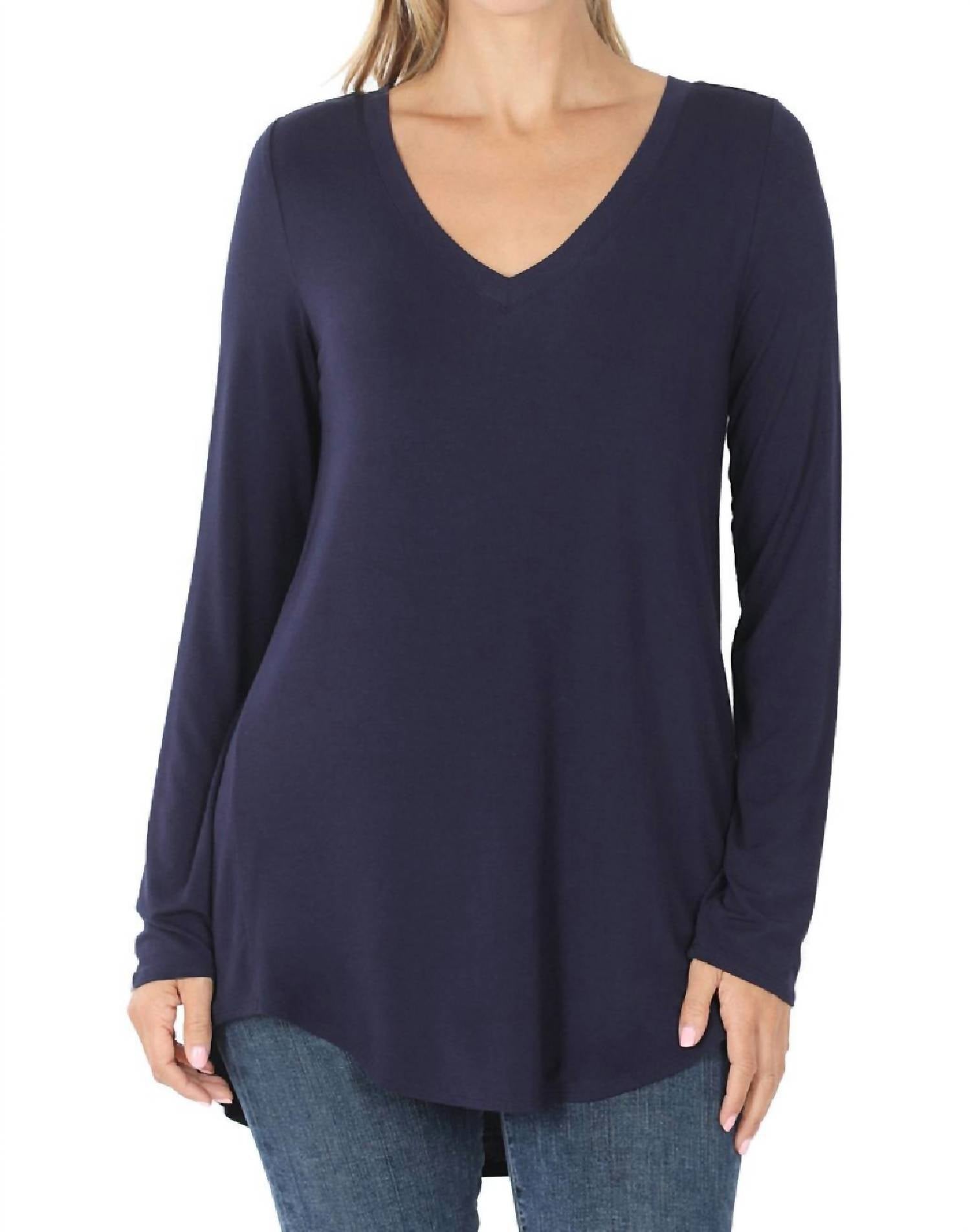 Топ с V-образным вырезом и подолом «дельфин» в темно-синем цвете ZENANA 
Топ с V-образным вырезом и подолом «дельфин» в темно-синем цвете ZENANA