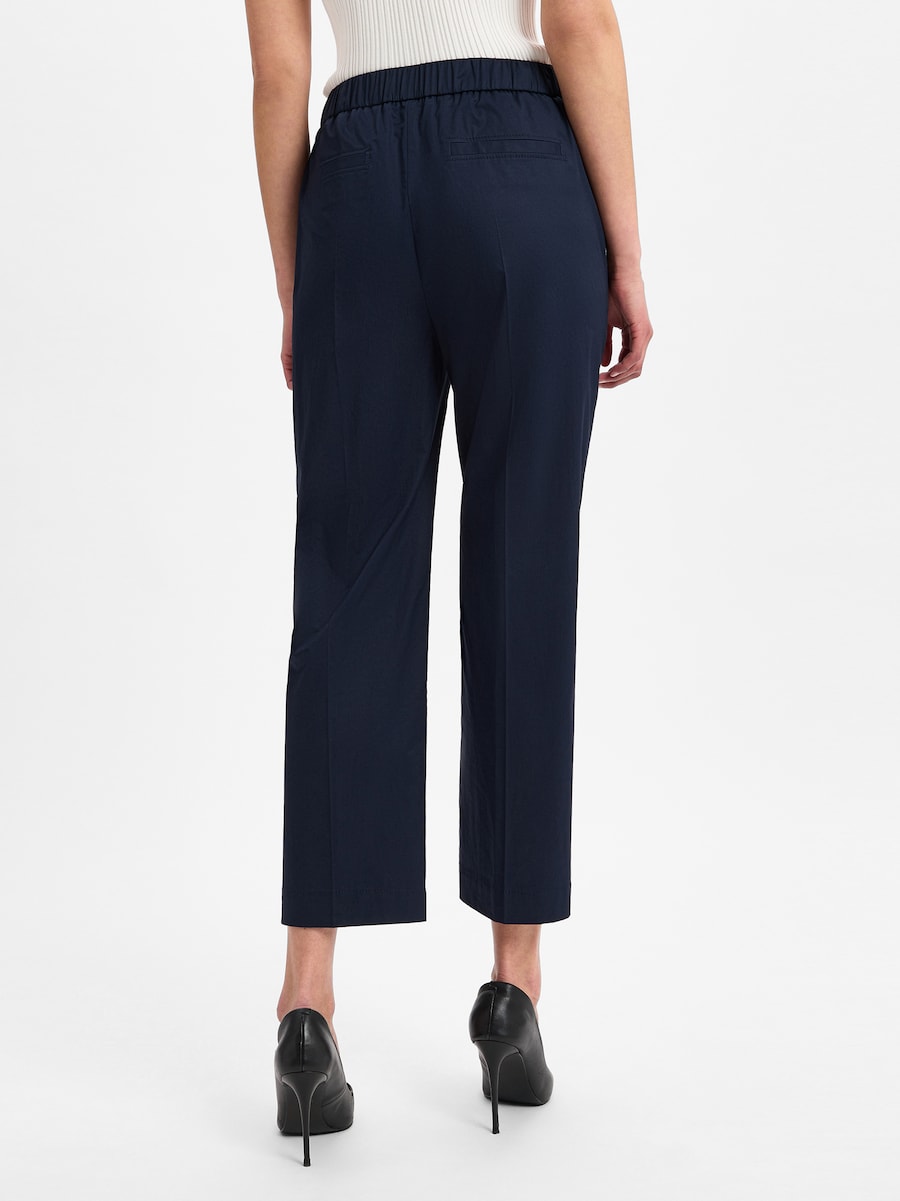 Зауженные плиссированные брюки BOSS Tecarino, Night Blue
Зауженные плиссированные брюки BOSS Tecarino, Night Blue