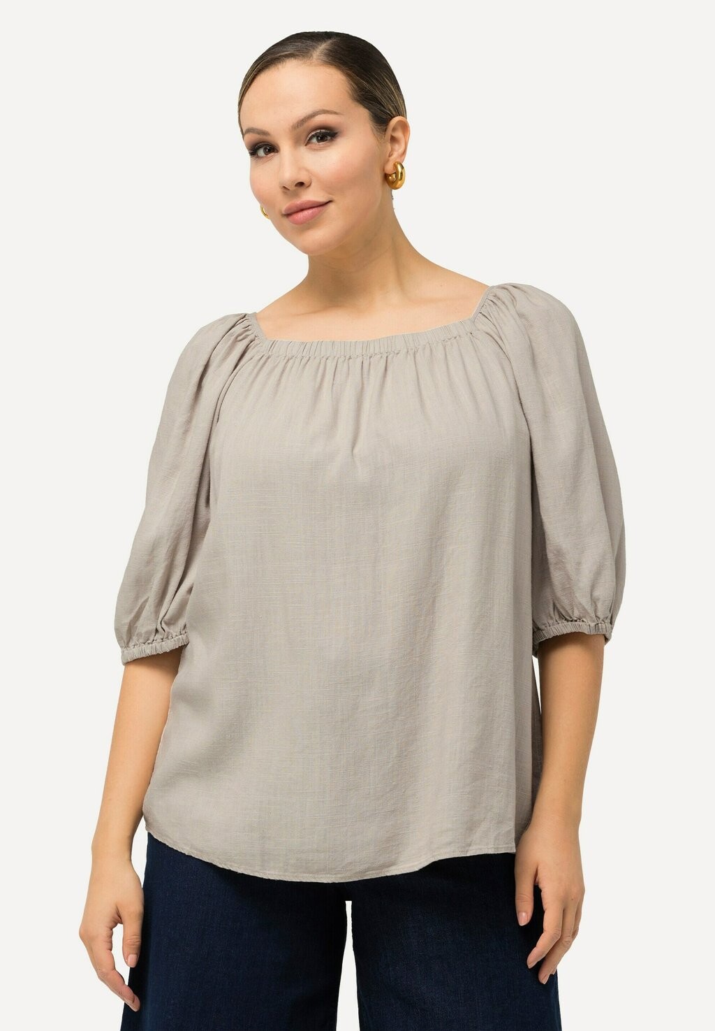 Блузка CARREE-AUSSCHNITT, HALBARM Ulla Popken, цвет nebelgrau 
Блузка CARREE-AUSSCHNITT, HALBARM Ulla Popken, цвет nebelgrau