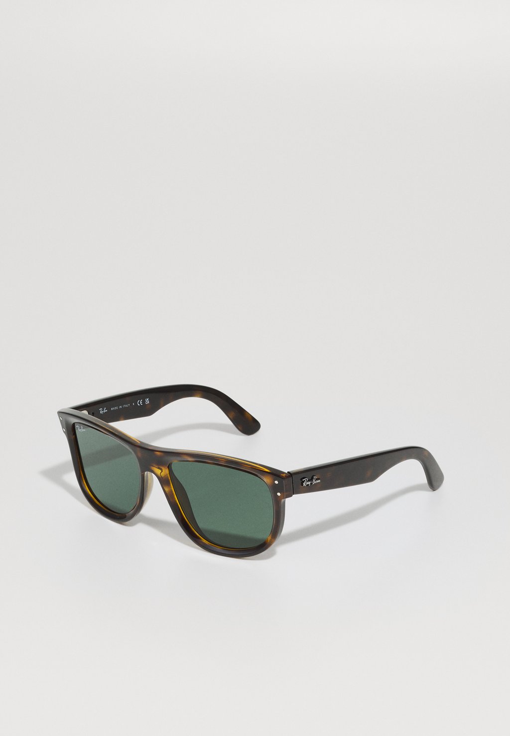 Солнцезащитные очки BOYFRIEND REVERSE Ray-Ban, темно-коричневый
Солнцезащитные очки BOYFRIEND REVERSE Ray-Ban, темно-коричневый