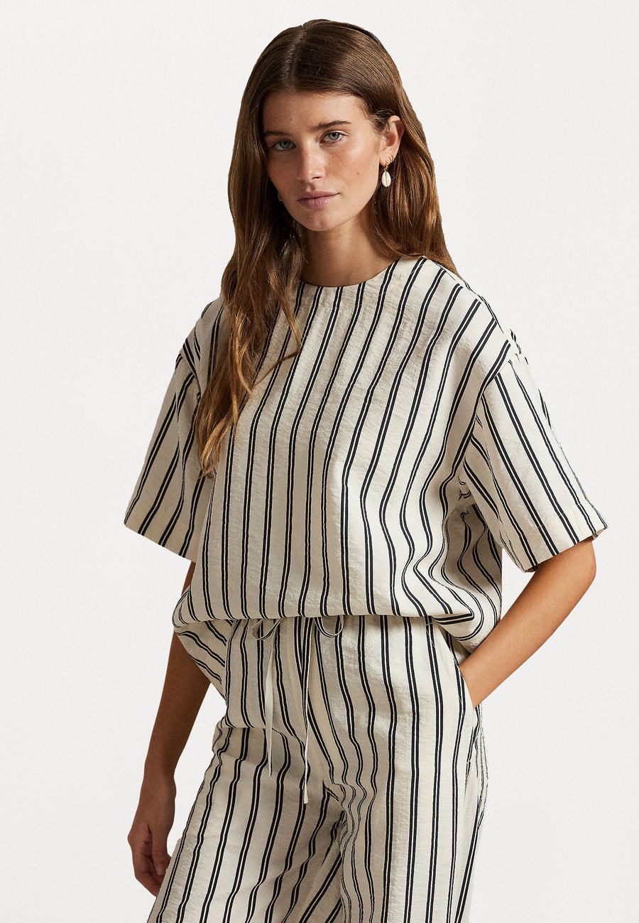 Блуза Polo Ralph Lauren STRIPED SILK BLEND SHORT SLEEVE SHIRT, White/Black/White
Блуза Polo Ralph Lauren STRIPED SILK BLEND SHORT SLEEVE SHIRT, White/Black/White