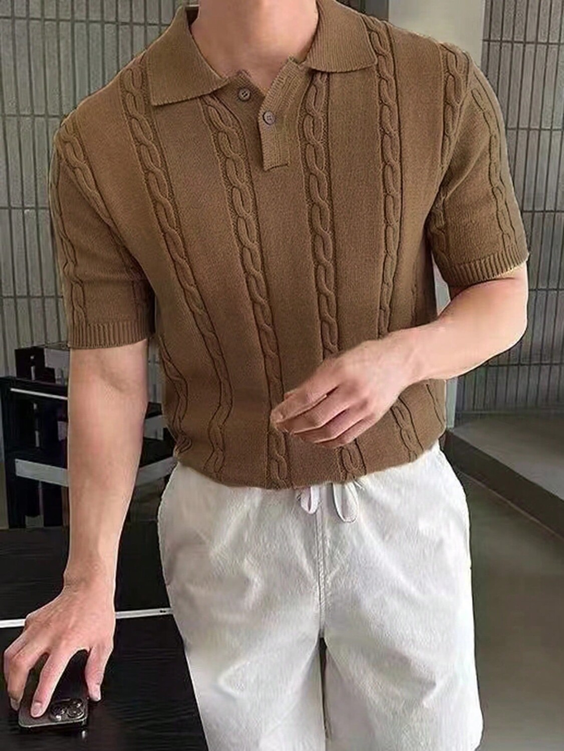 Свитер мужской перекрученной вязки Manfinity Homme с короткими рукавами, песочный
Свитер мужской перекрученной вязки Manfinity Homme с короткими рукавами, песочный
