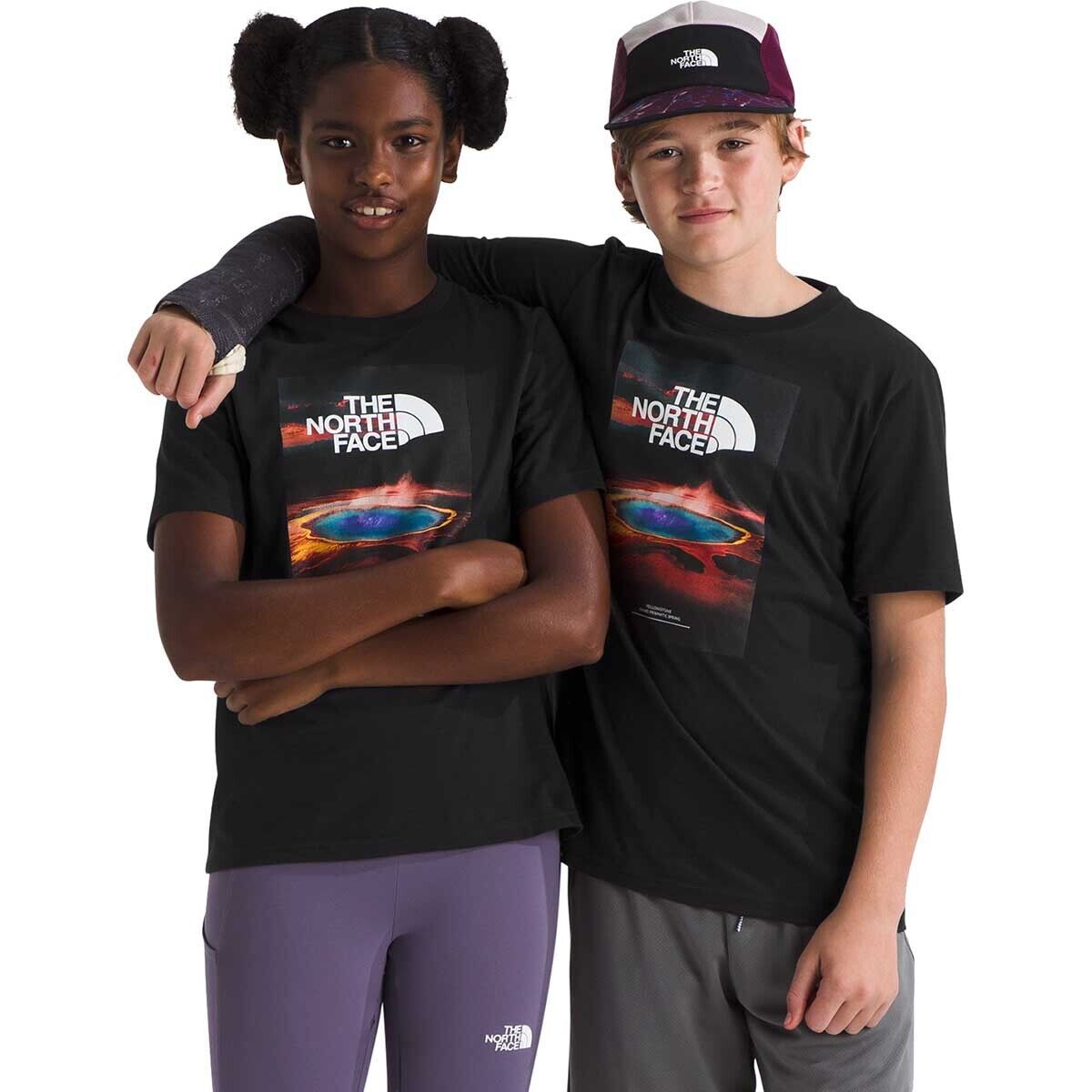 Графическая футболка с коротким рукавом Landscapes для детей The North Face, черный
Графическая футболка с коротким рукавом Landscapes для детей The North Face, черный