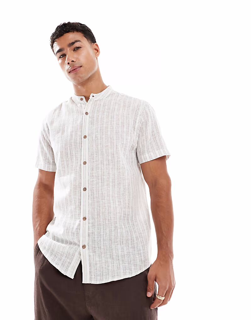 Потертая рубашка с короткими рукавами и воротником-стойкой в полоску цвета камня и экрю Threadbare
Потертая рубашка с короткими рукавами и воротником-стойкой в полоску цвета камня и экрю Threadbare