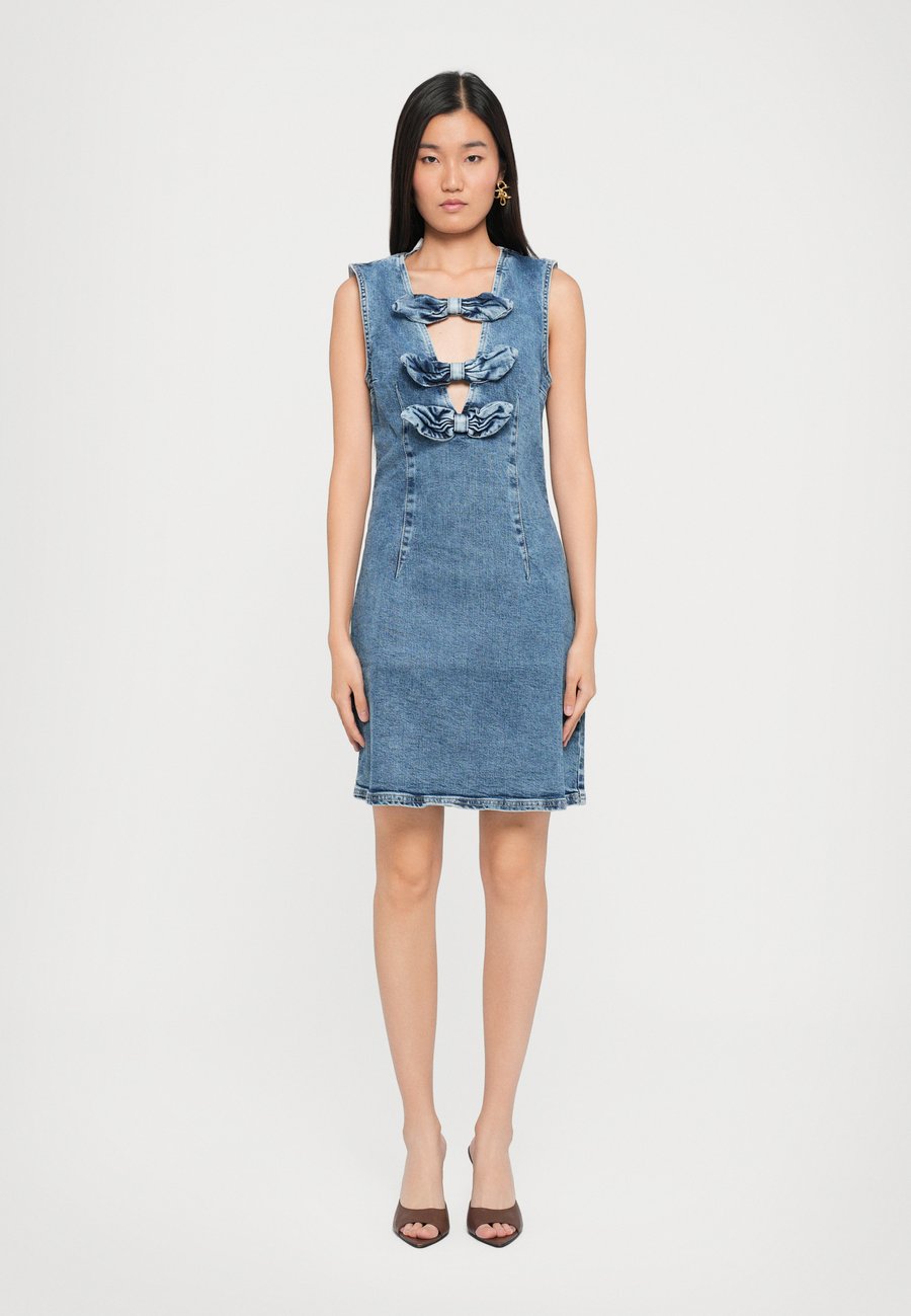 Платье Baum und Pferdgarten AJKI, Light Denim Wash/Light-Blue Denim
Платье Baum und Pferdgarten AJKI, Light Denim Wash/Light-Blue Denim