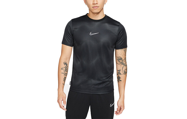 Футболка мужская черная Nike, черный 
Футболка мужская черная Nike, черный