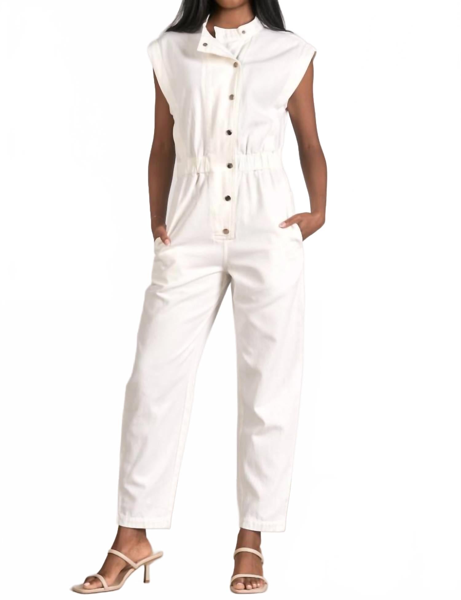 Женский белый джинсовый комбинезон без рукавов ELAN
Женский белый джинсовый комбинезон без рукавов ELAN