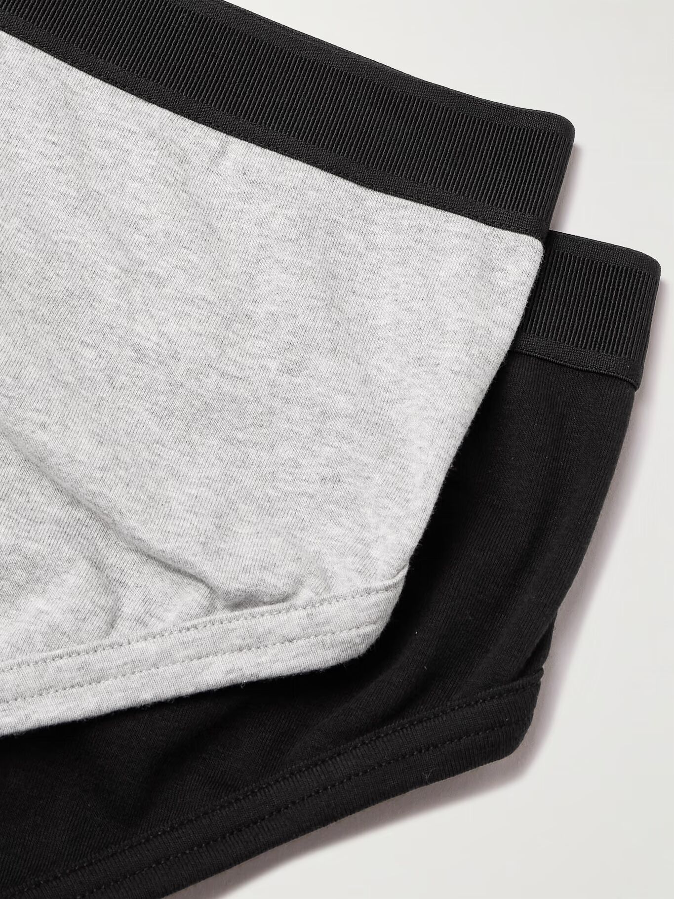 Комплект из двух трусов из смеси хлопка-стрейч и модала TOM FORD, черный
Комплект из двух трусов из смеси хлопка-стрейч и модала TOM FORD, черный