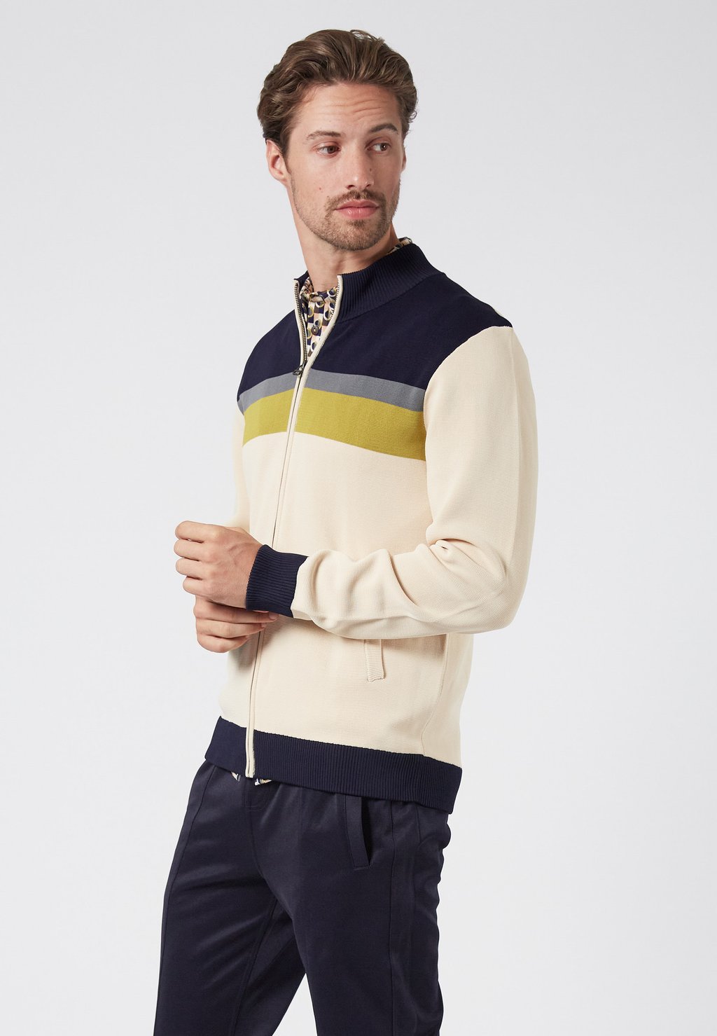 Кардиган IS THERE A GHOST WITH ZIP FASTENING 4funkyflavours, бежевый
Кардиган IS THERE A GHOST WITH ZIP FASTENING 4funkyflavours, бежевый