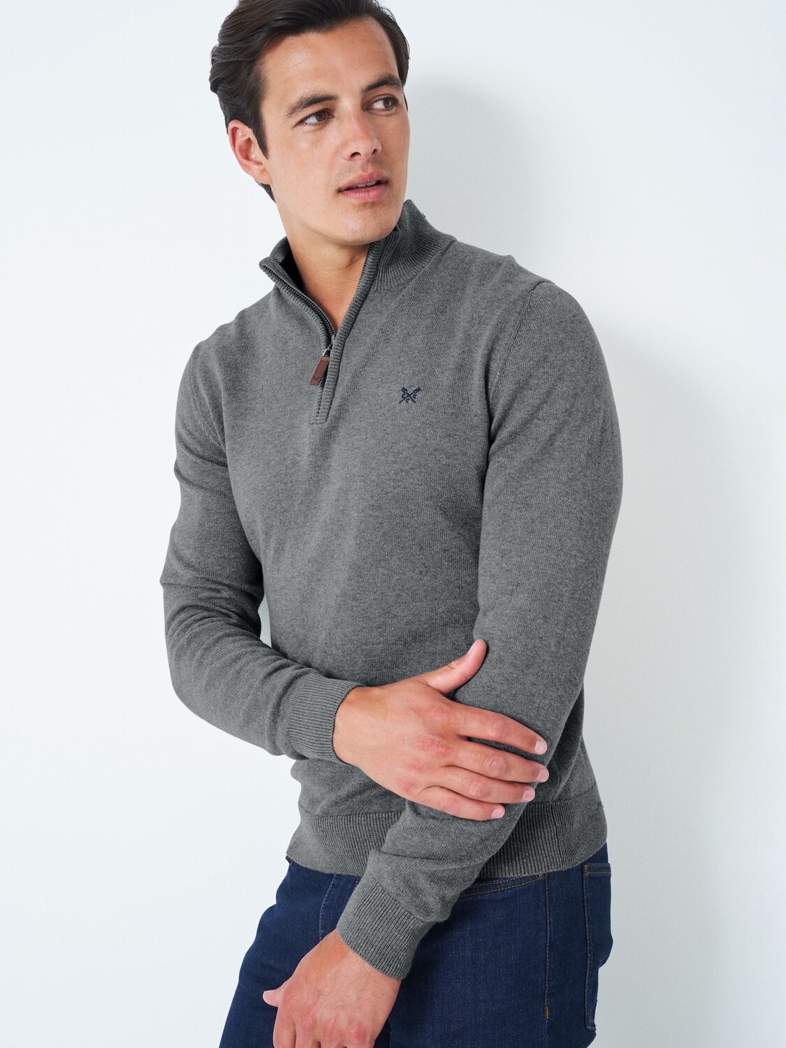 Джемпер с молнией до половины из органического хлопка Crew Clothing, светло-серый 
Джемпер с молнией до половины из органического хлопка Crew Clothing, светло-серый