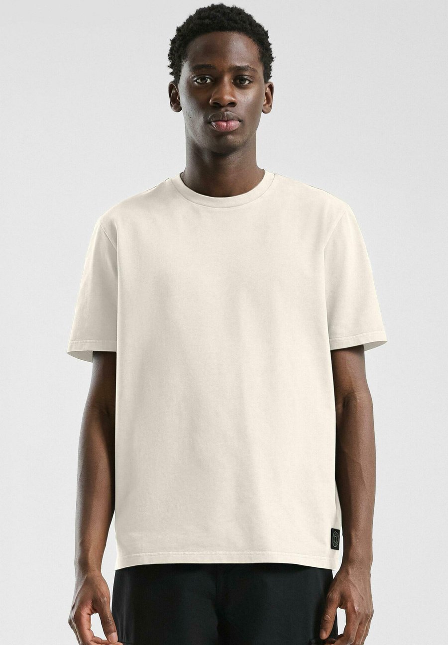 Футболка QS Basic T-shirt, Creme/Beige
Футболка QS Basic T-shirt, Creme/Beige