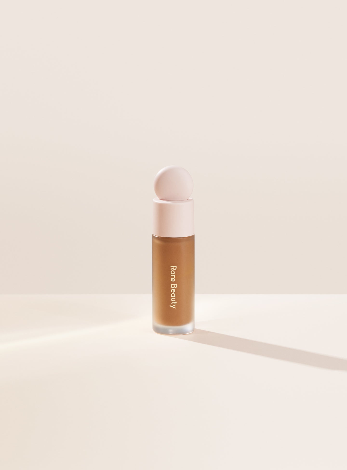 Осветляющий консилер Liquid Touch Rare Beauty, цвет 400w/medium tan with warm neutral undertones
Осветляющий консилер Liquid Touch Rare Beauty, цвет 400w/medium tan with warm neutral undertones
