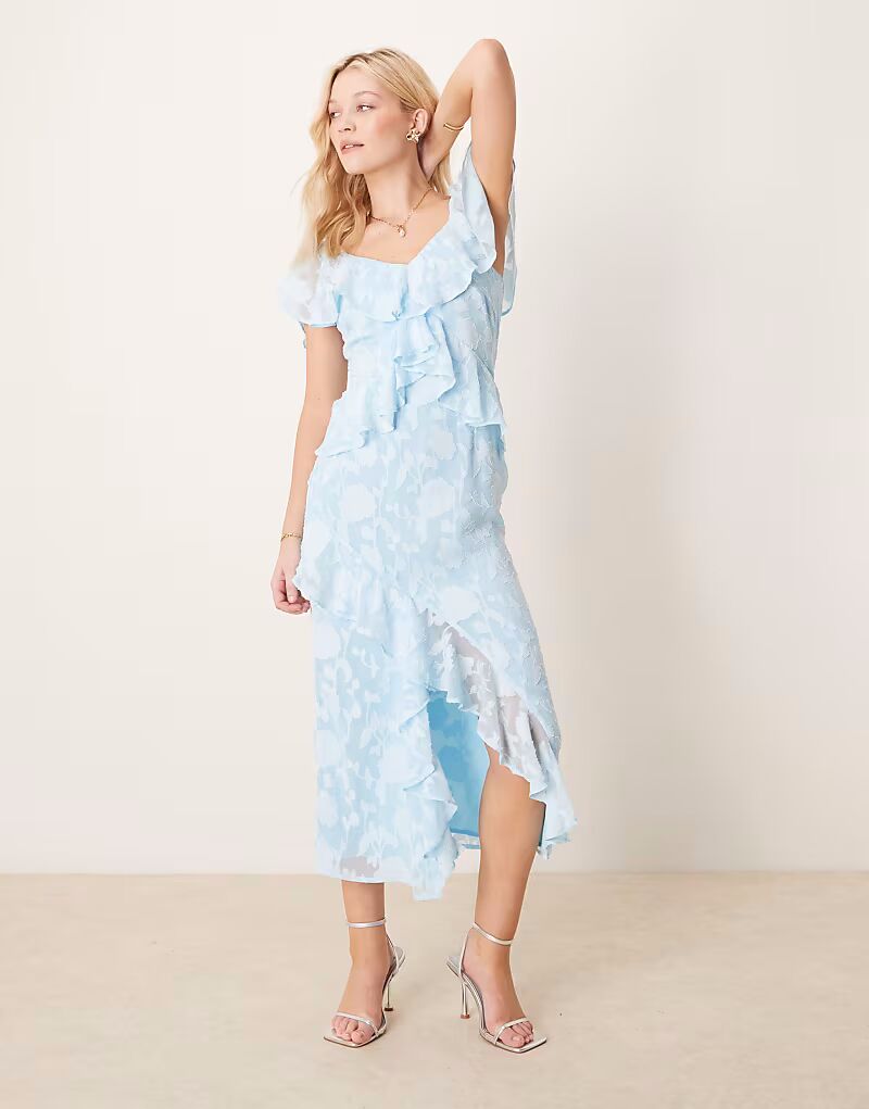 Платье мидакси Pretty Lavish с жаккардовыми оборками в цвете пудрово-голубой
Платье мидакси Pretty Lavish с жаккардовыми оборками в цвете пудрово-голубой